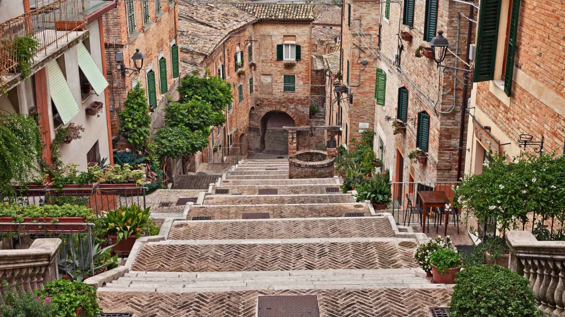 Discover the rhythm of Italian villages.